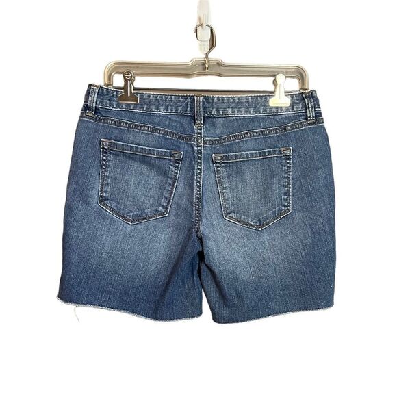 3 for $30! Loft medium wash jean shorts with frayed ends. Size 27 - Picture 8 of 9